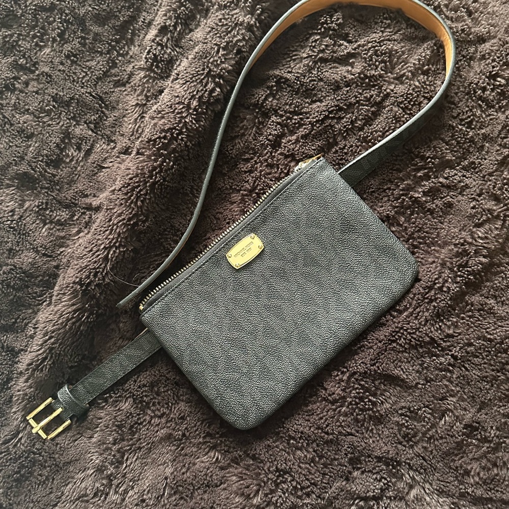 Michael Kors belt purse Size small